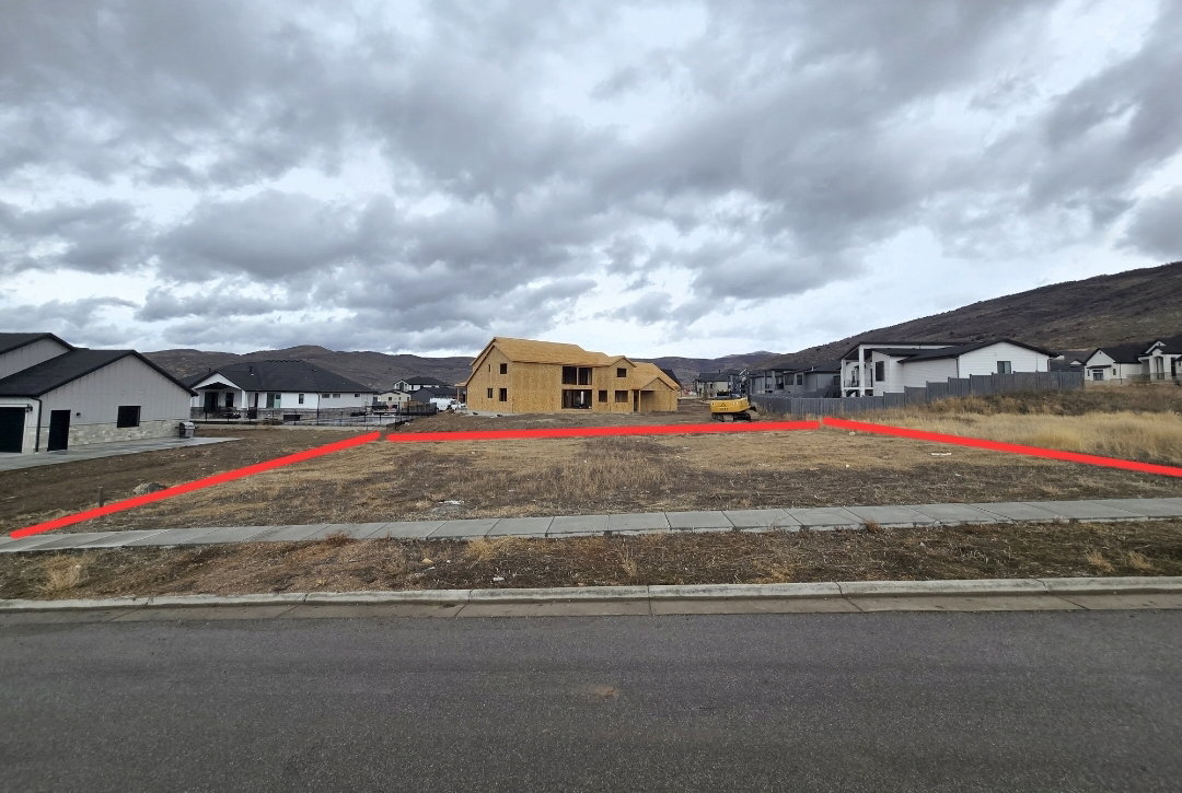 View of yard with a residential view