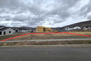 View of yard with a residential view