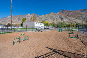 View of home's community with a mountain view