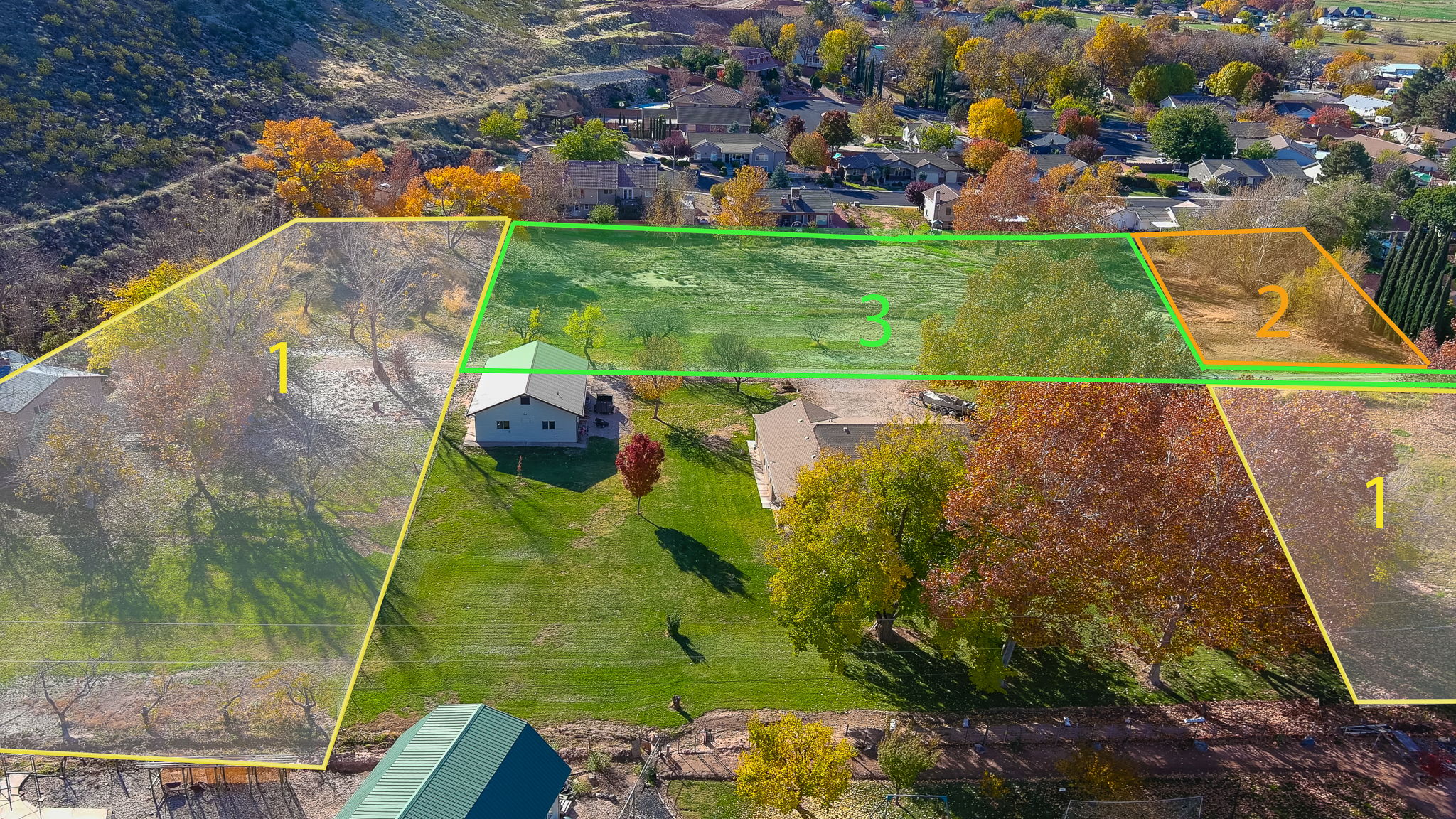 Aerial view of residential area featuring property parcel outlined