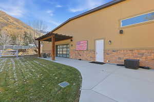 Surrounding community featuring a patio, a pergola, and a mountain view