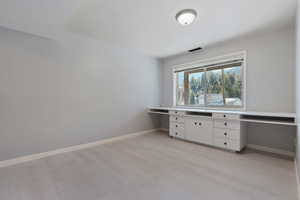 Extra-large bedroom 3 with built-ins