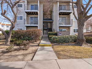 View of apartment building / complex