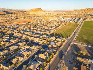 View of property location featuring nearby suburban area, mountains, and rural landscape