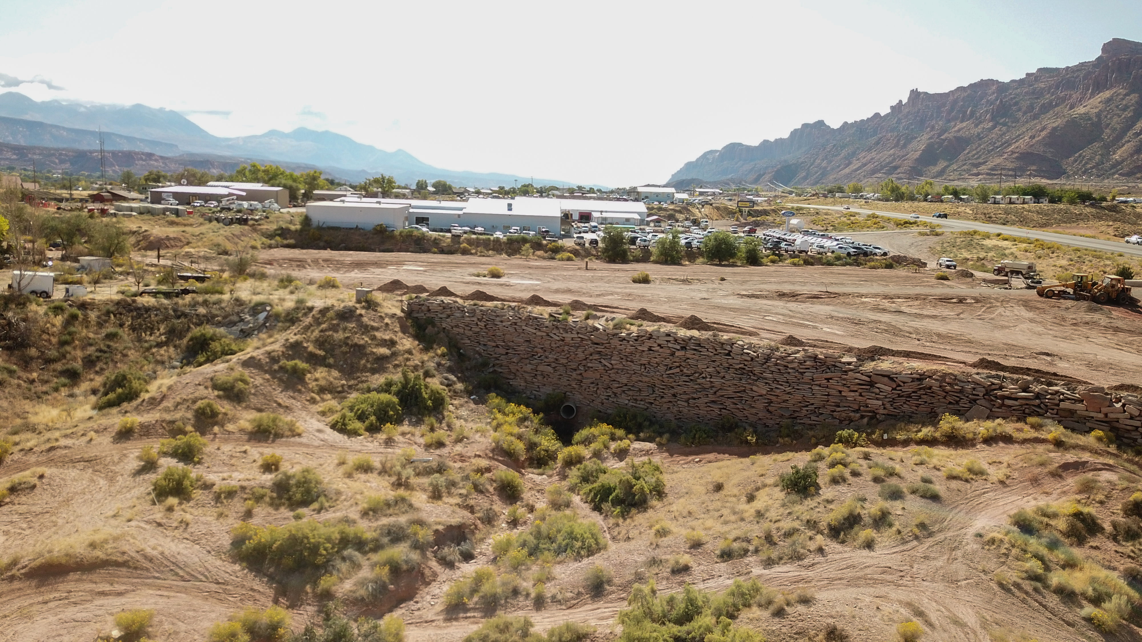 View of mountain background with a desert landscape