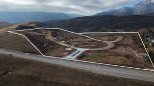 Aerial overview of property's location with property boundaries highlighted and mountains