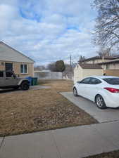 View of yard featuring a storage unit