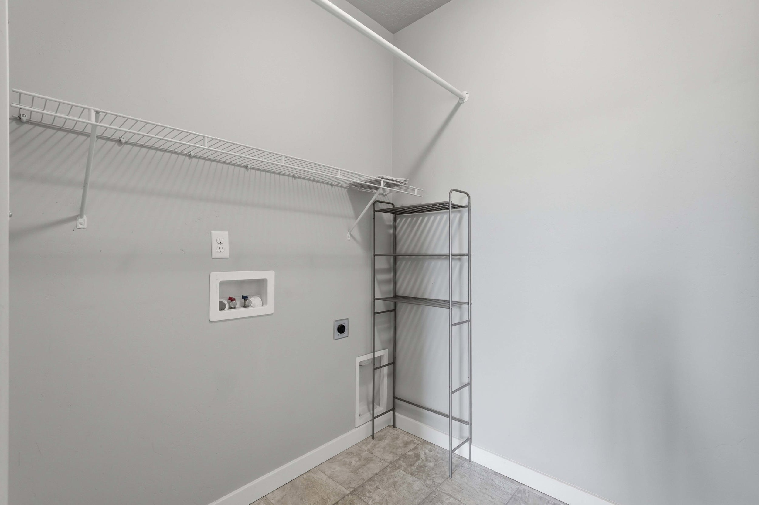 Walk-in laundry room