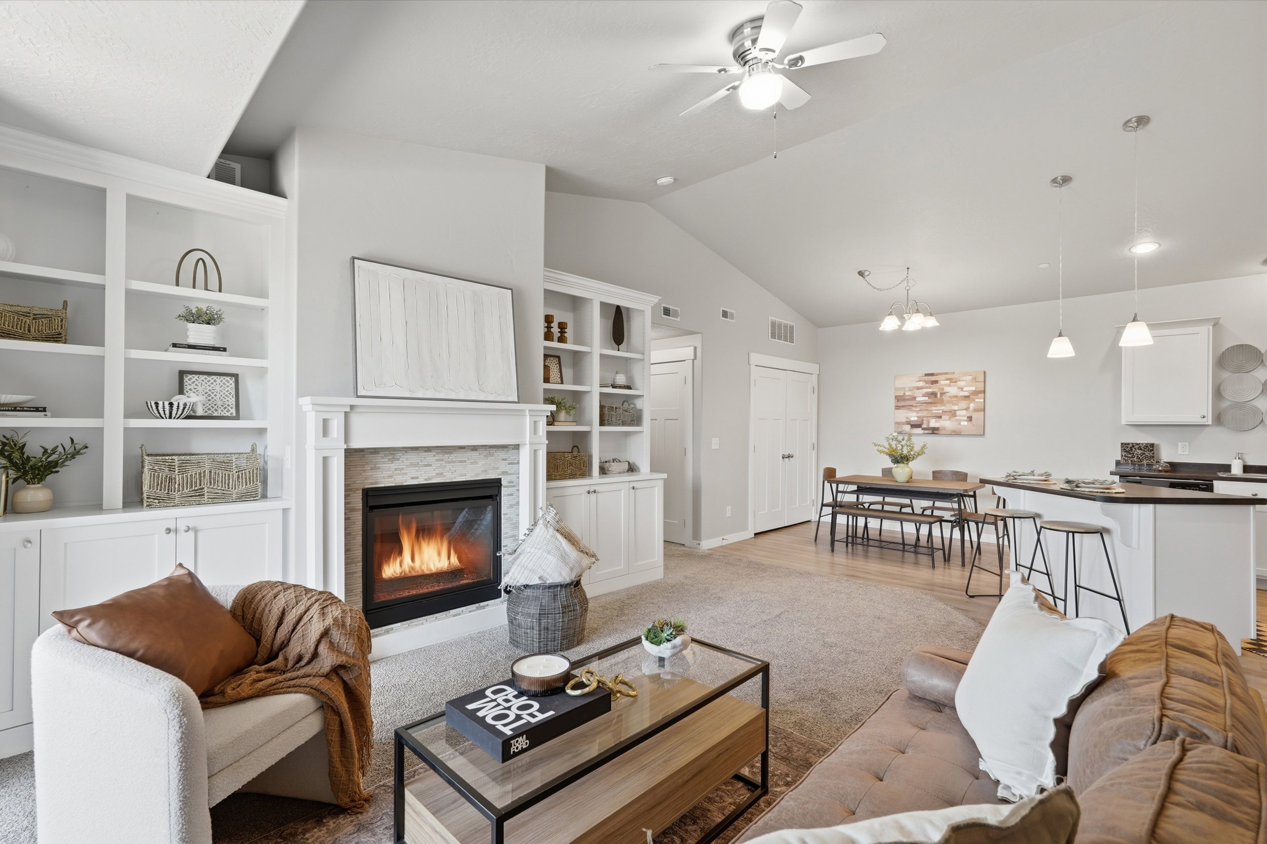 Beautiful vaulted ceiling, open living room