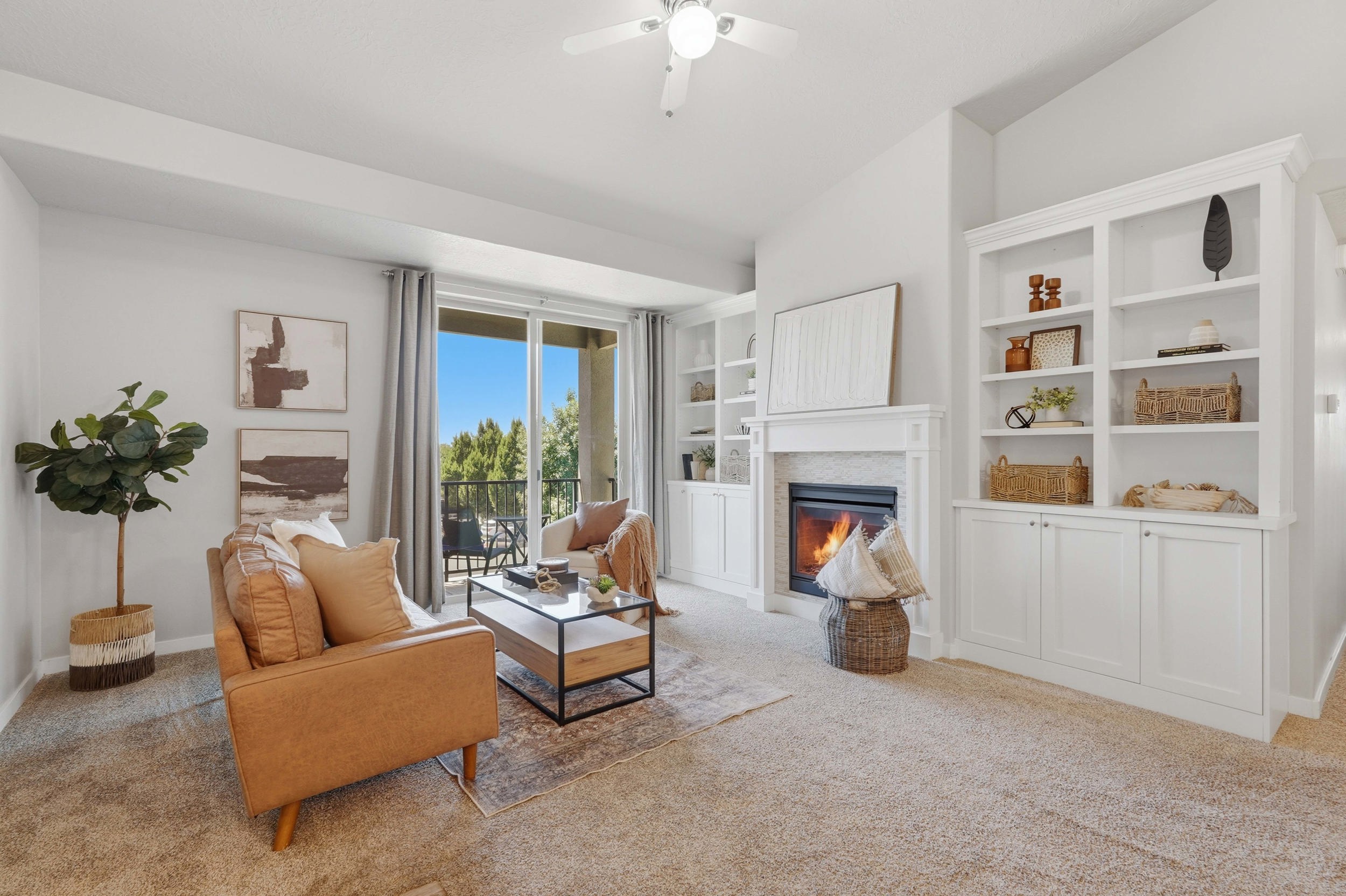 Beautiful vaulted ceiling, open living room