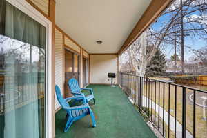 Balcony featuring grilling area