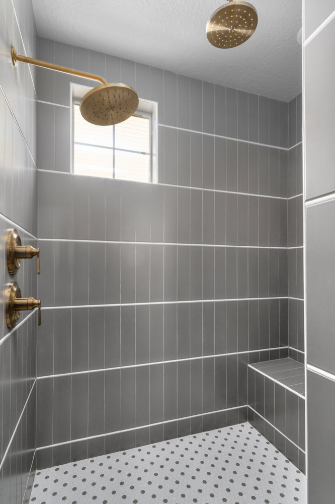 Full bathroom featuring a tile shower and a textured ceiling