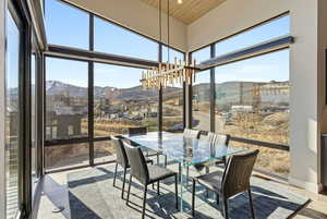 Sunroom / solarium featuring a mountain view