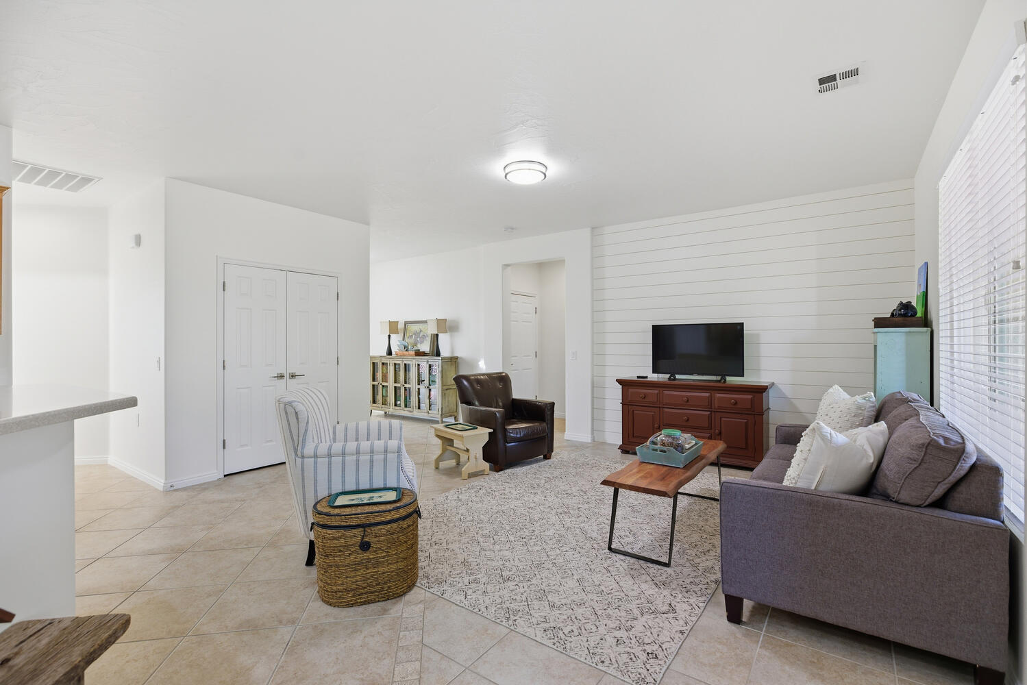 Living room featuring light tile patterned floors and baseboards