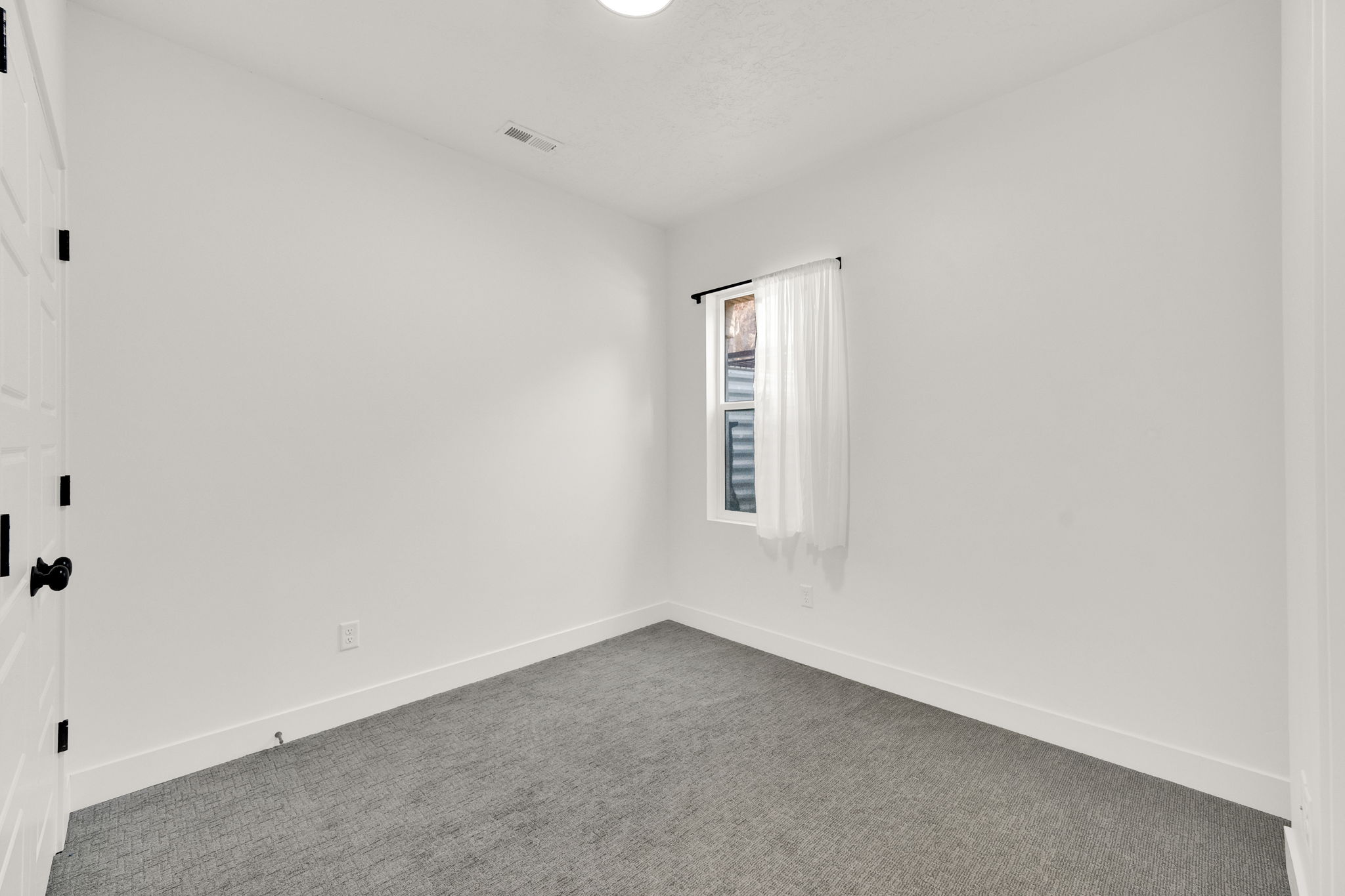 Unfurnished room featuring baseboards and carpet floors