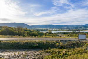 Expansive land parcel featuring distant mountain ranges and multiple bodies of water