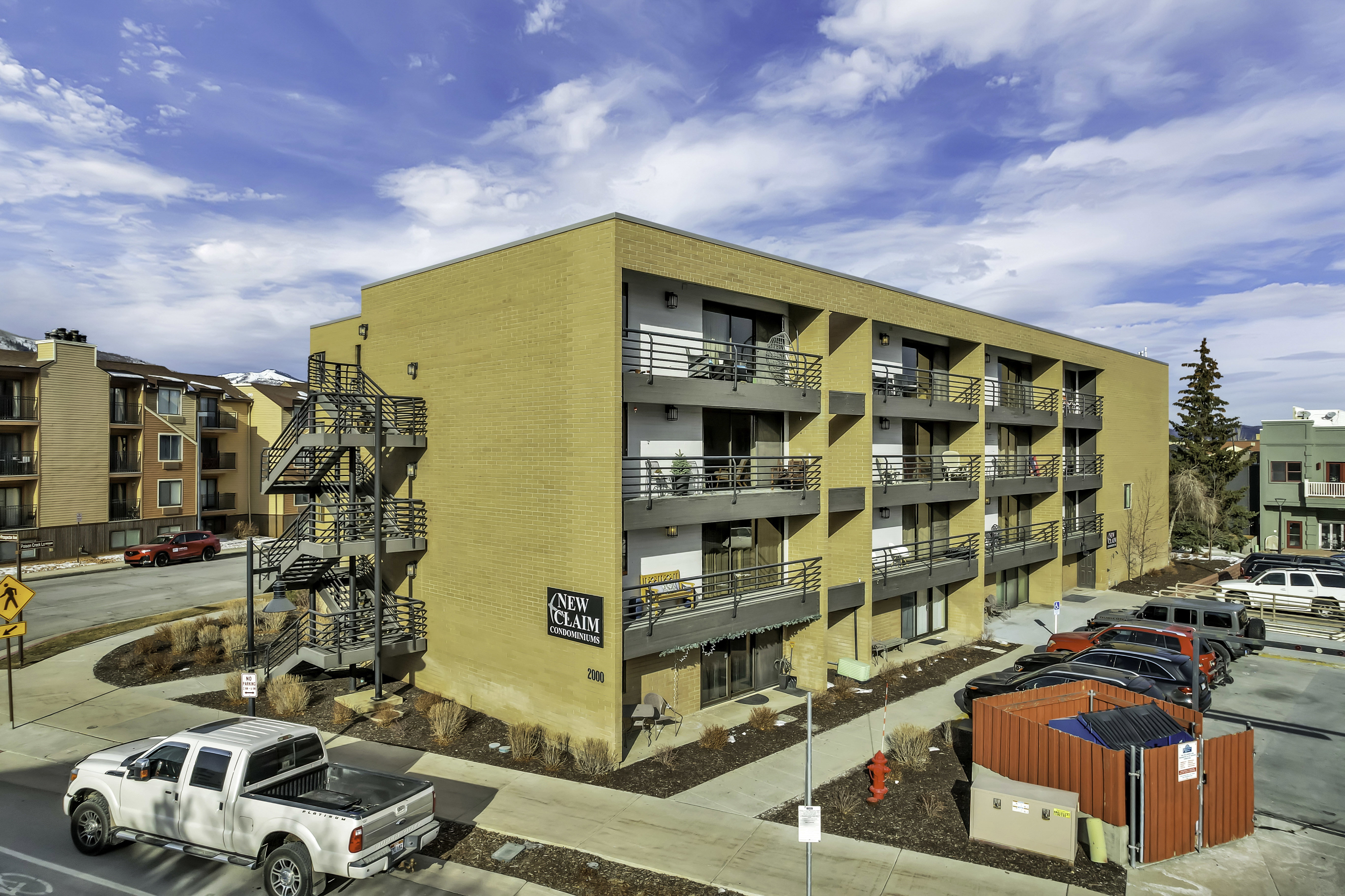 View of apartment building / complex