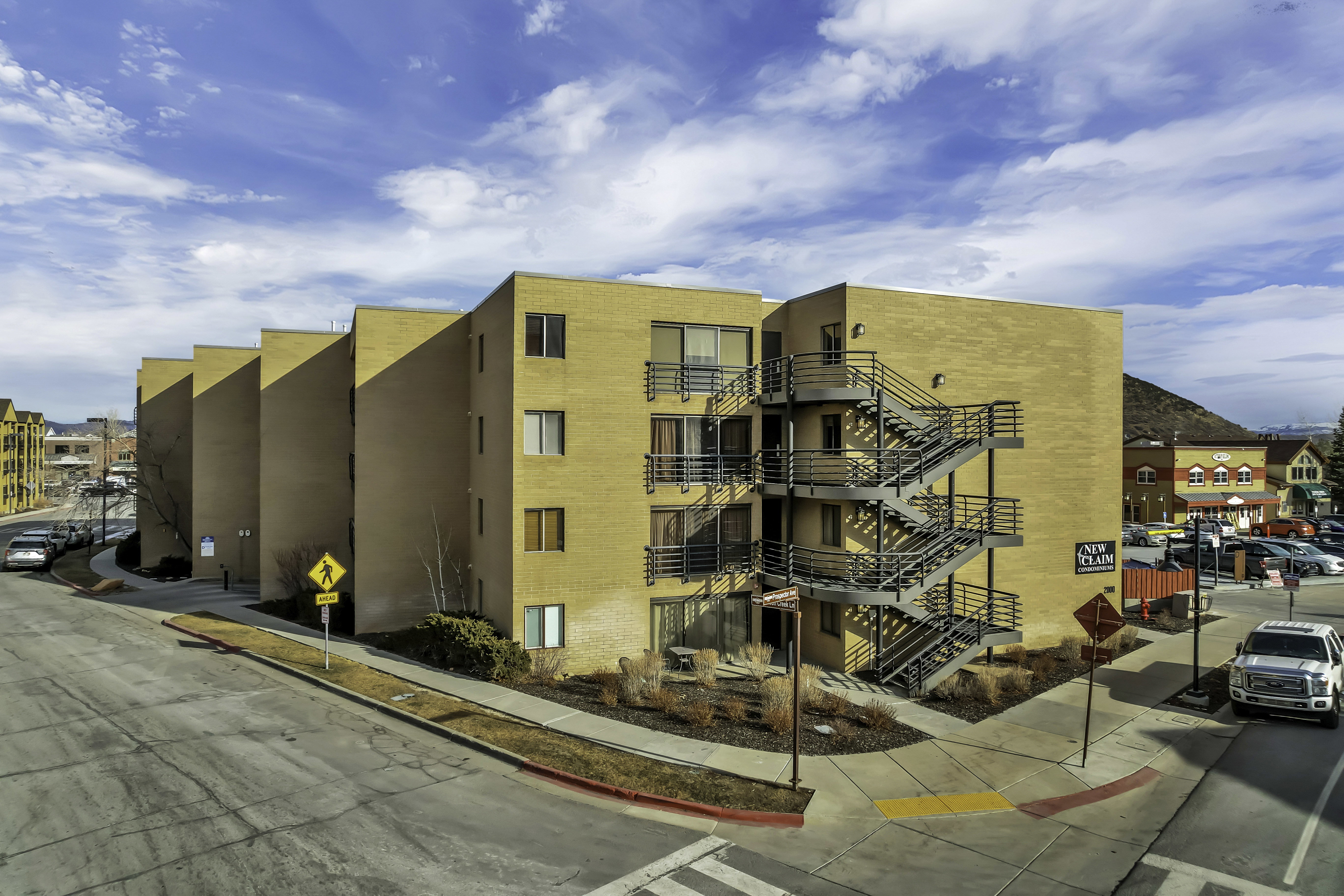 View of apartment building / complex