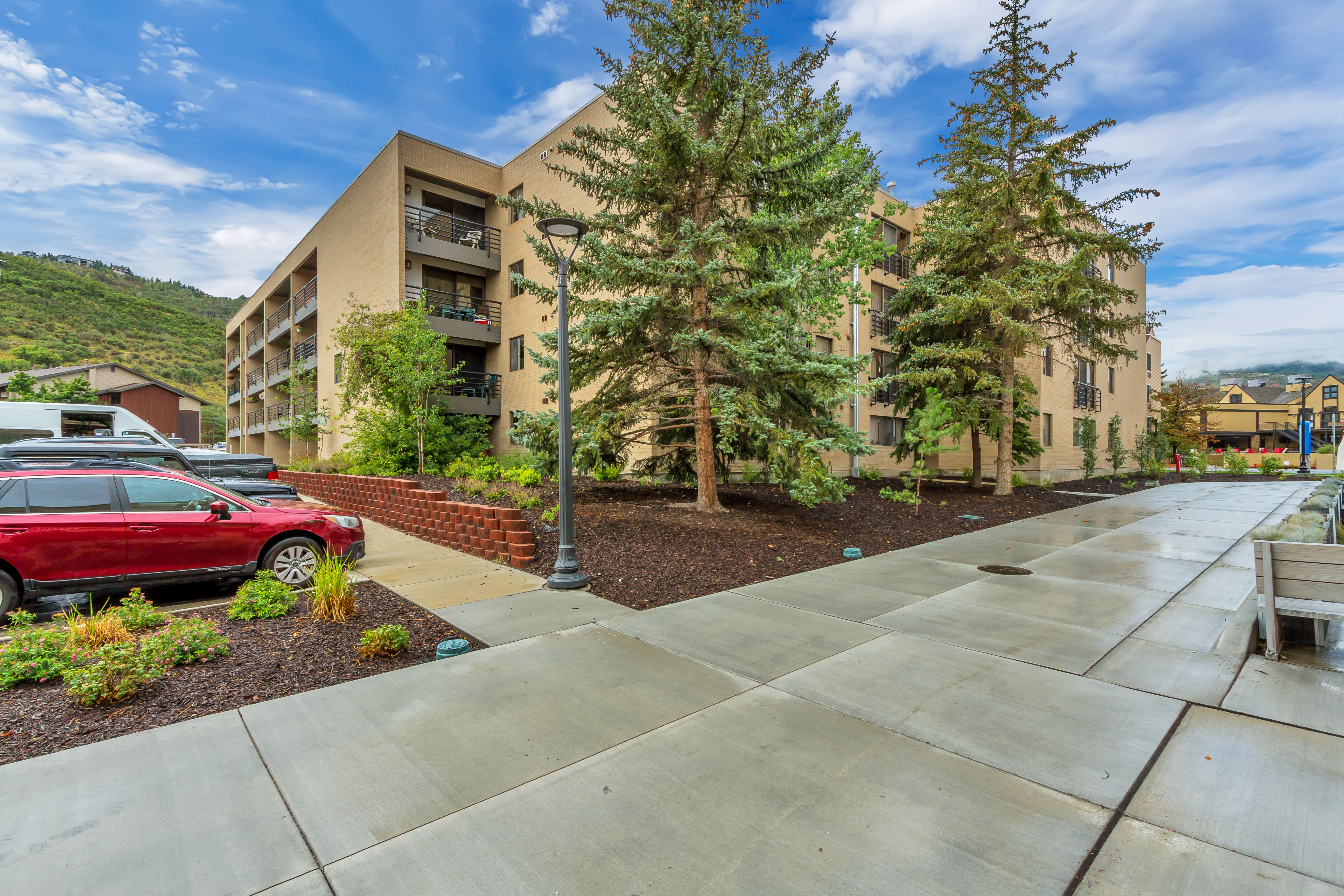 View of apartment building / complex