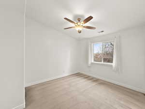 Light carpet and ceiling fan