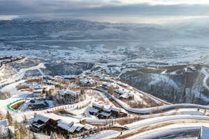 Snowy aerial view with a mountain view
