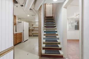 Stairs with concrete flooring