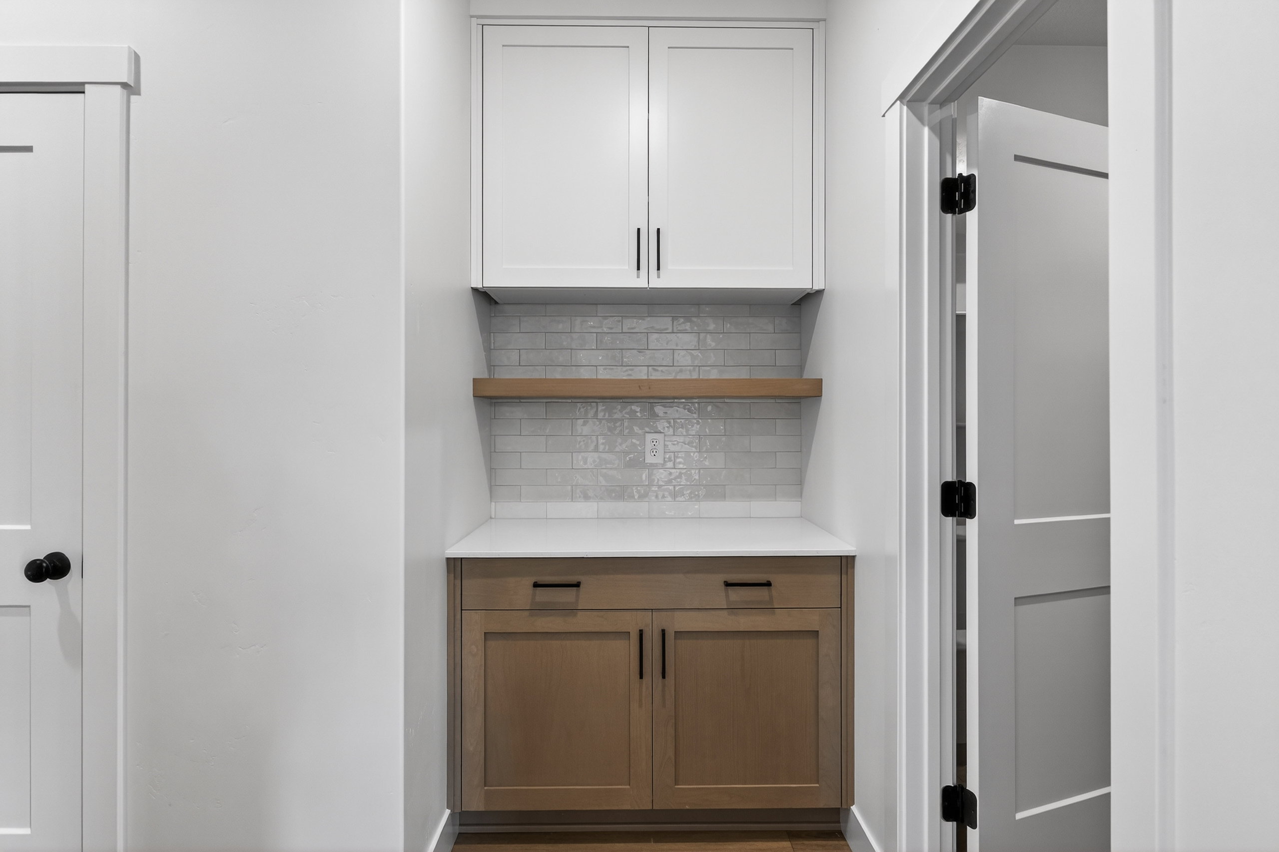 Detailed view of backsplash