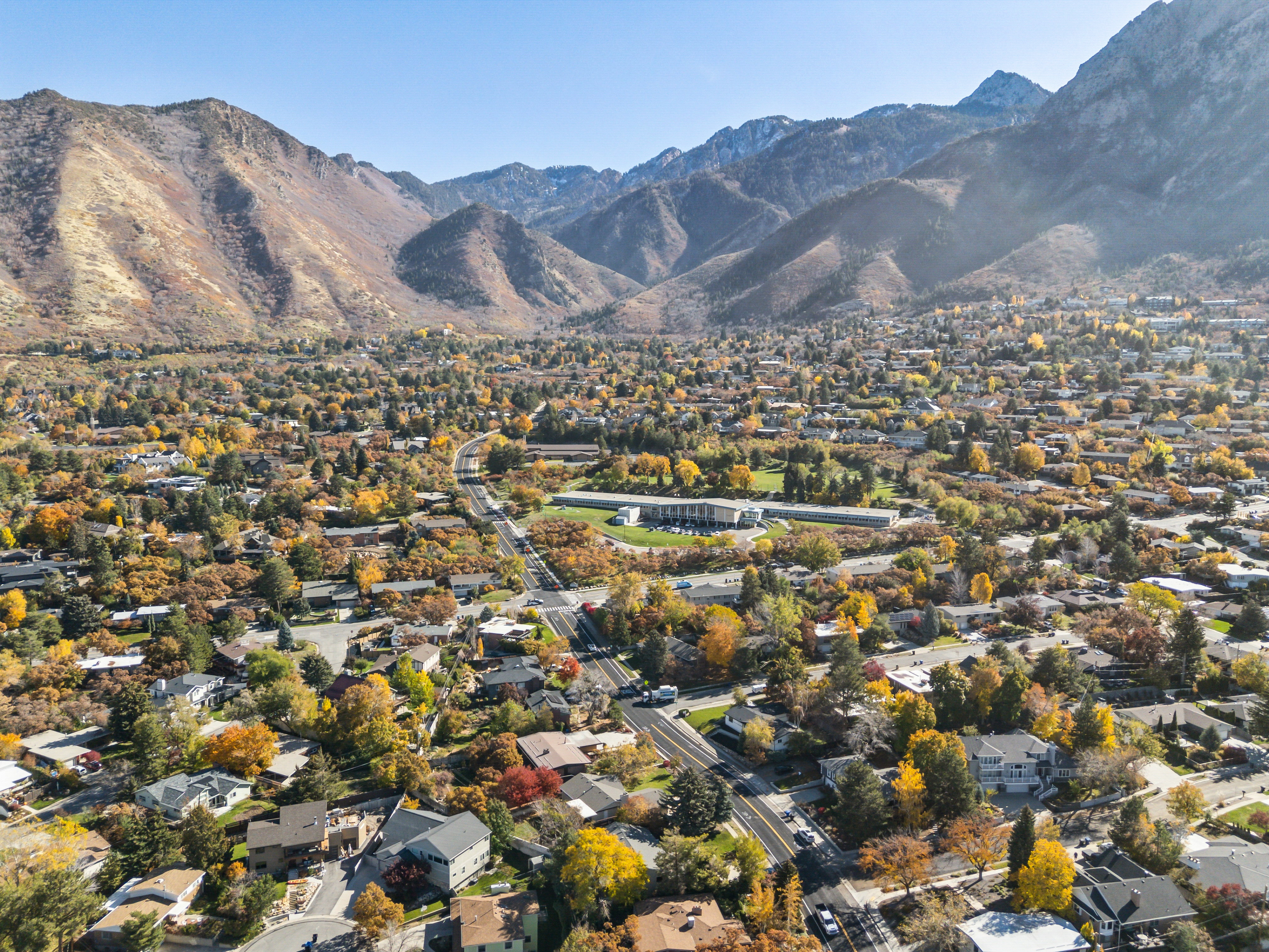 Aerial view of property's location featuring nearby suburban area and mountains