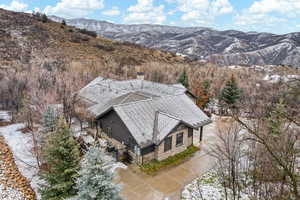 Snowy aerial view with a mountain view
