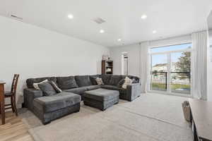 9 foot ceilings, great natural light