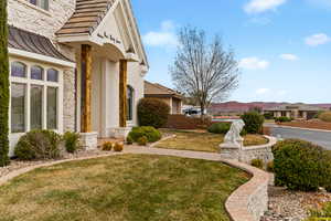 View of yard with a residential view