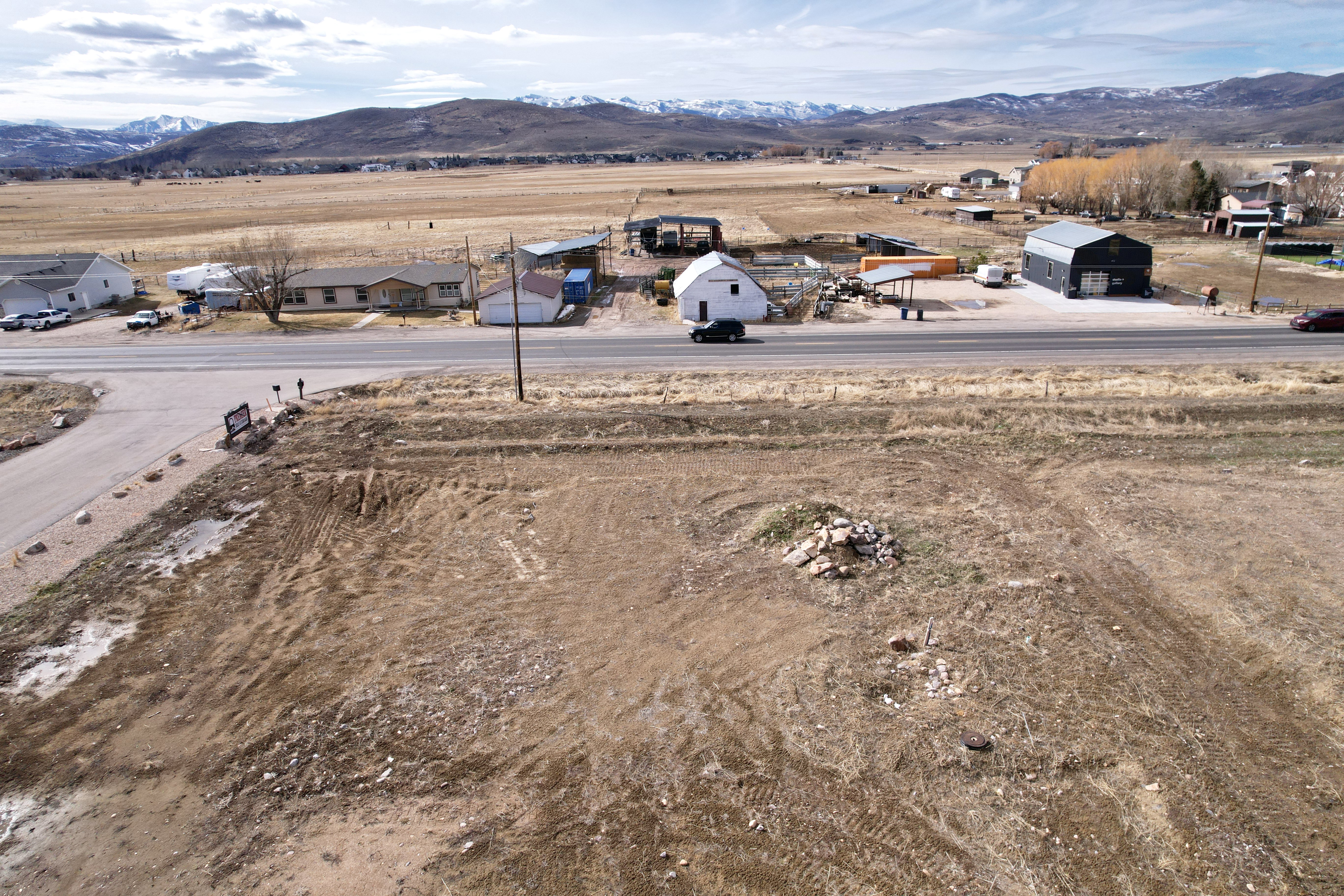 Aerial view of residential area featuring a mountain backdrop