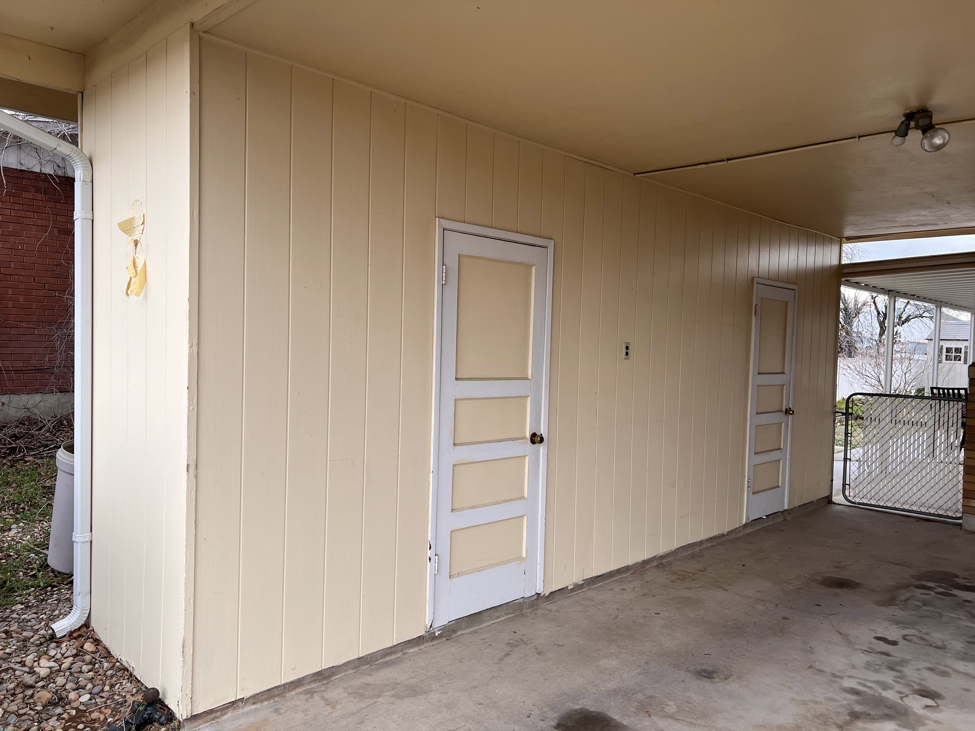 Doorway to property featuring a gate