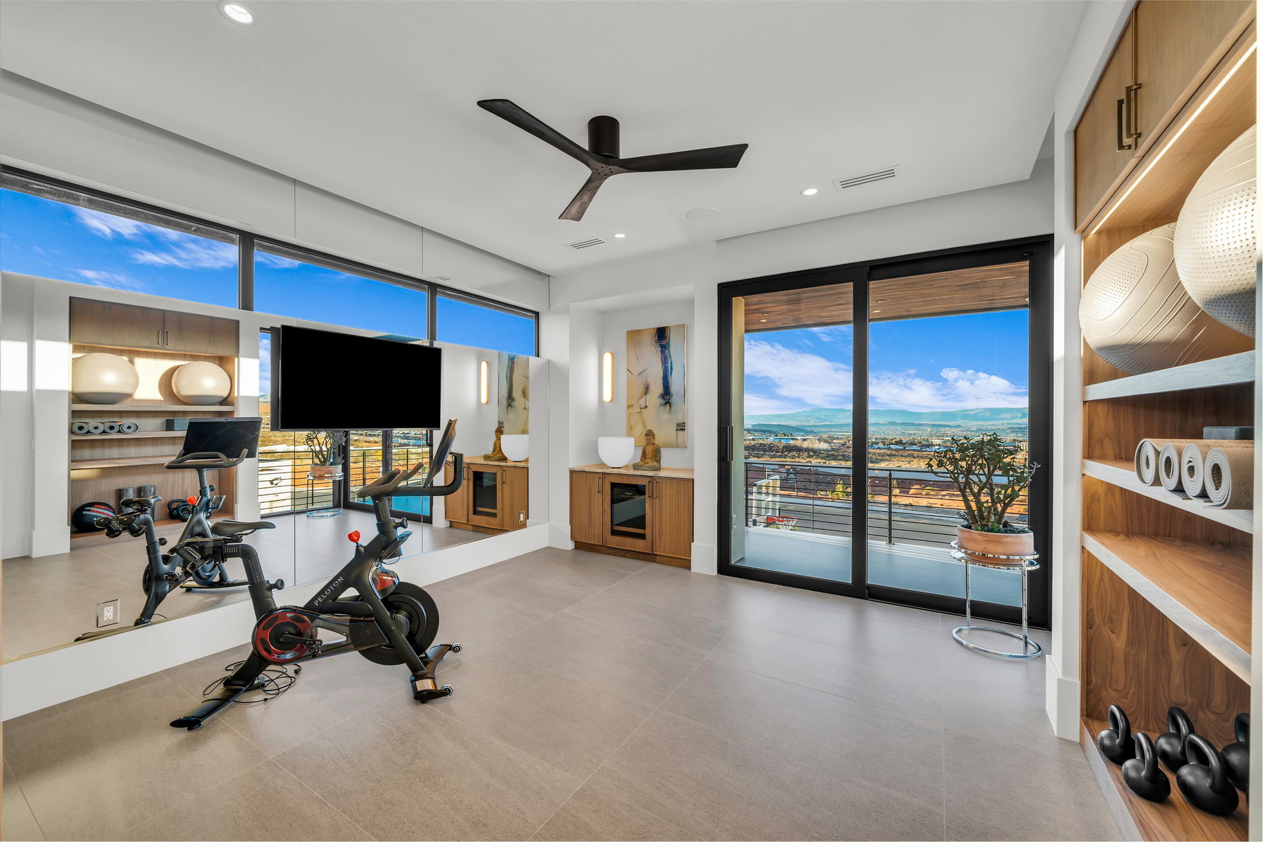 Workout room with ceiling fan, plenty of natural light, and recessed lighting