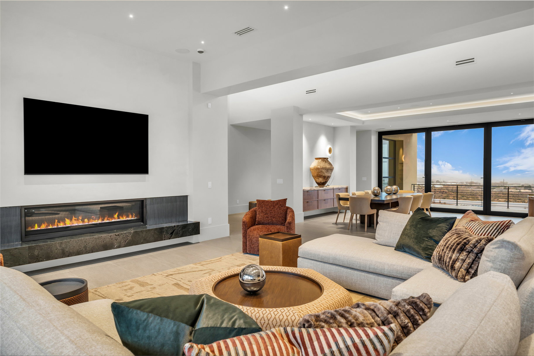 Living room with a premium fireplace and recessed lighting