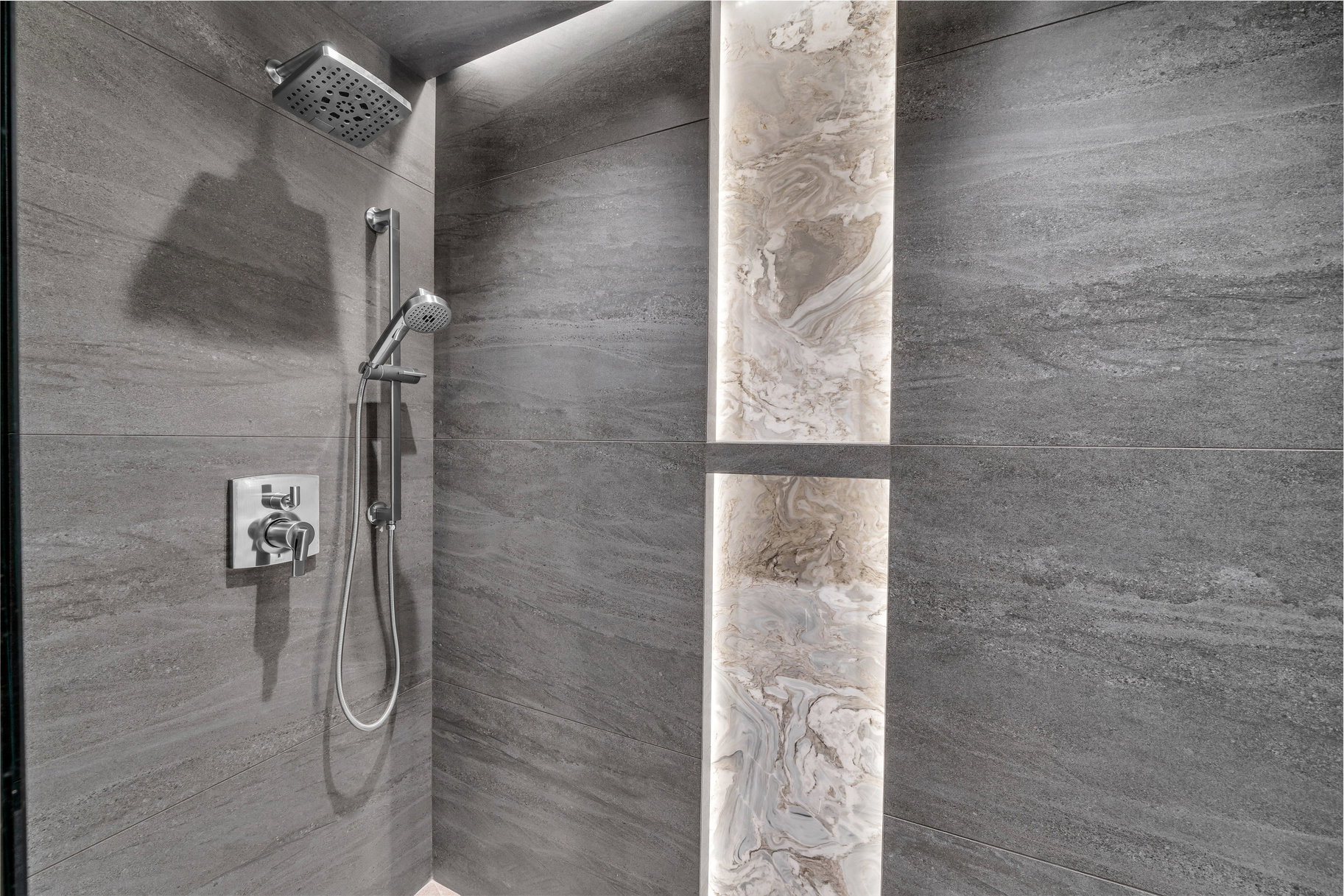 Bathroom featuring a tile shower