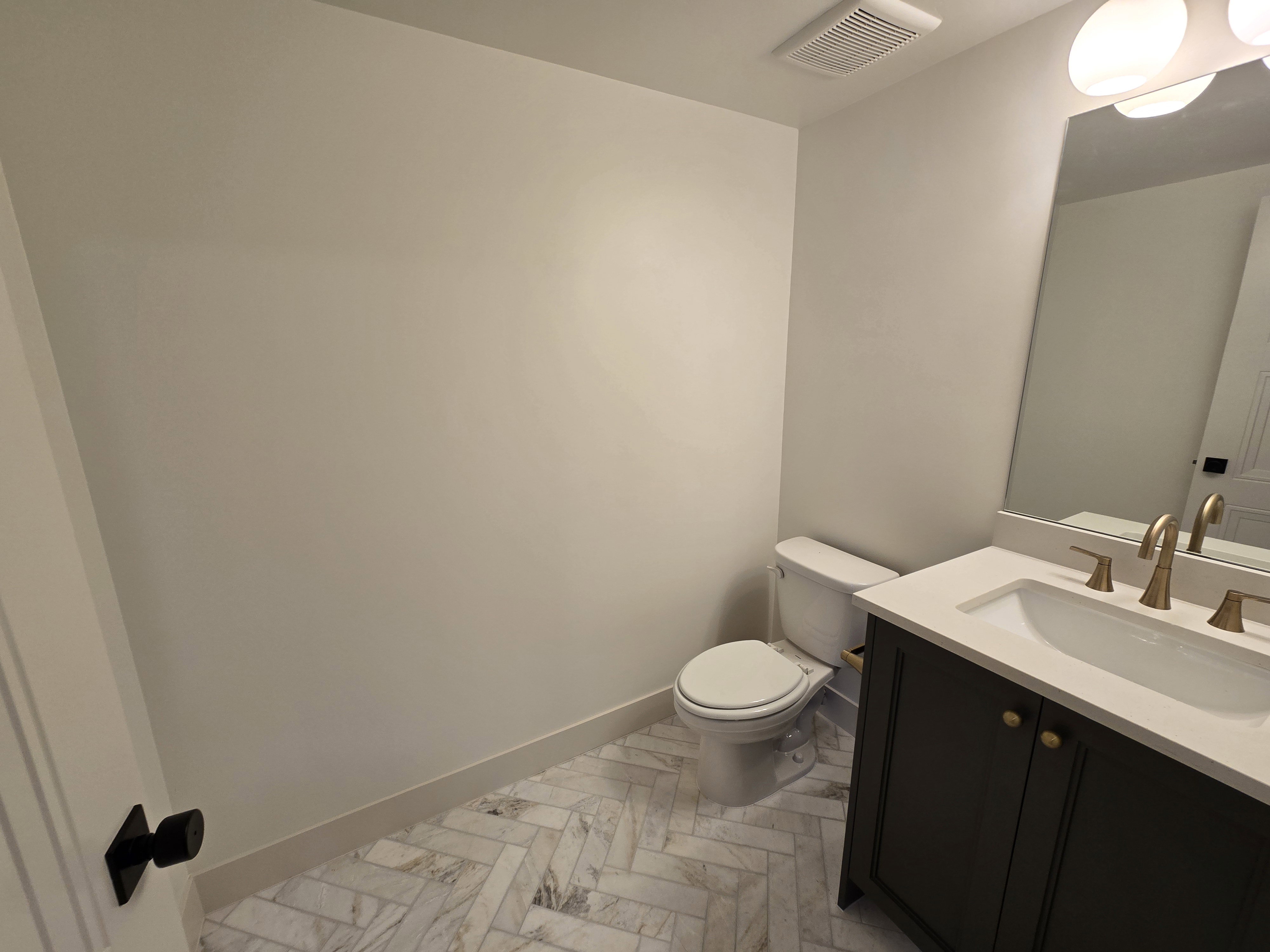 Basement 1/2 bath