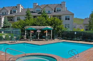 Relaxing pool / spa with a patio