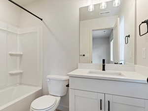 Full bath with vanity and washtub / shower combination