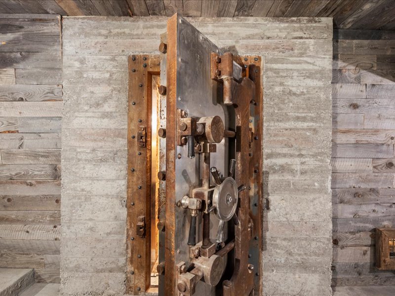 Detailed view of wood walls