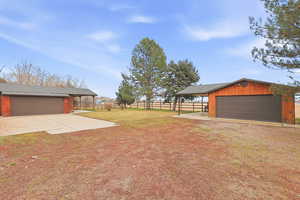 View of yard featuring an outdoor structure and a garage
