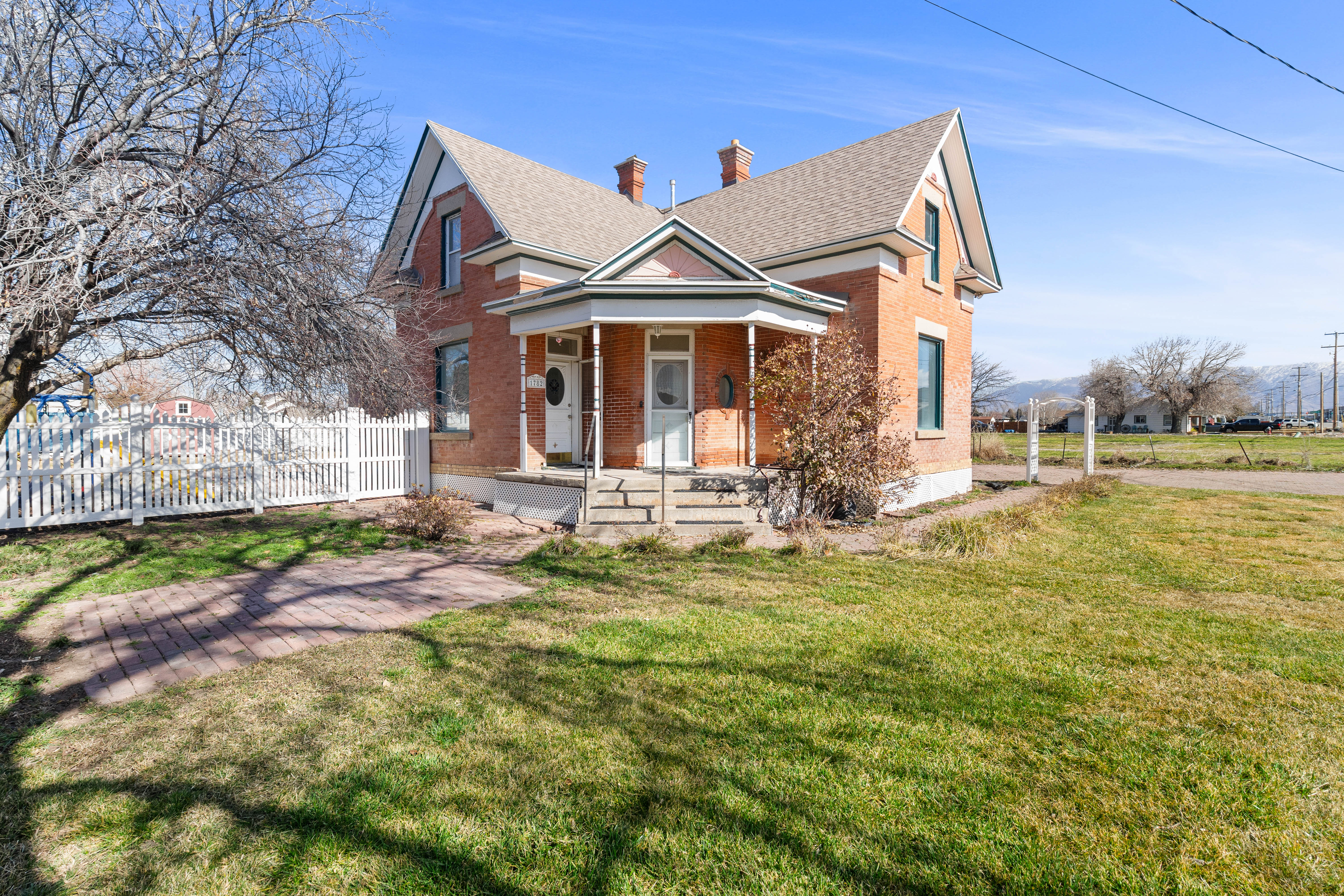 HISTORIC 1910 HOME