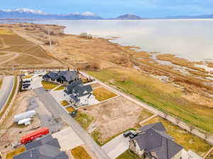 Bird's eye view of a water and mountain view