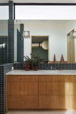 Ensuite Bathroom 2 with Speakers and Marble Countertops