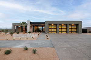 Mid-Century Modern 2026 Parade Home with Sweeping Views of Zion National Park and Sand Hollow & on the 17th Hole Tee Box