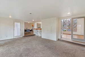 Large family room with new carpet