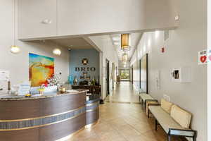 Welcome area with a high ceiling