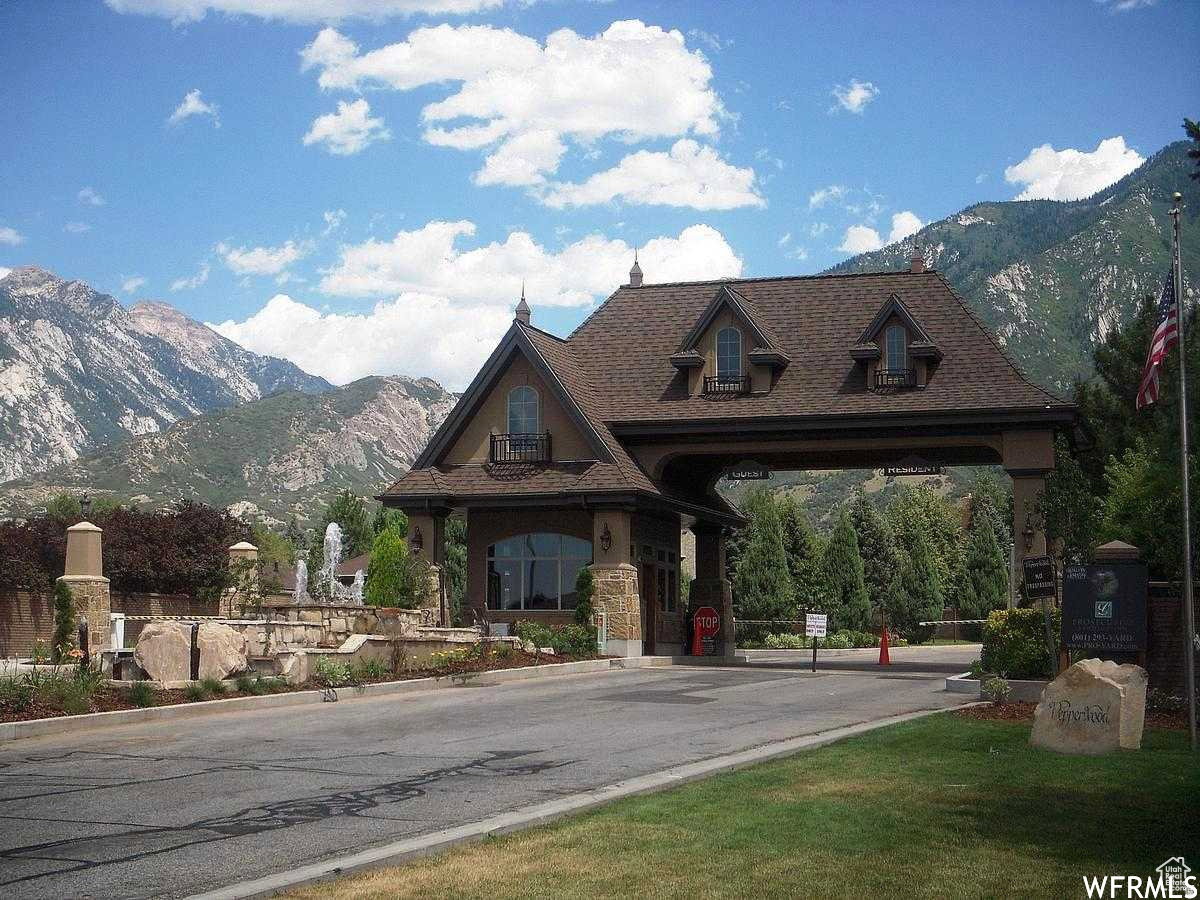 24 Hour West Guard Gated Entrance