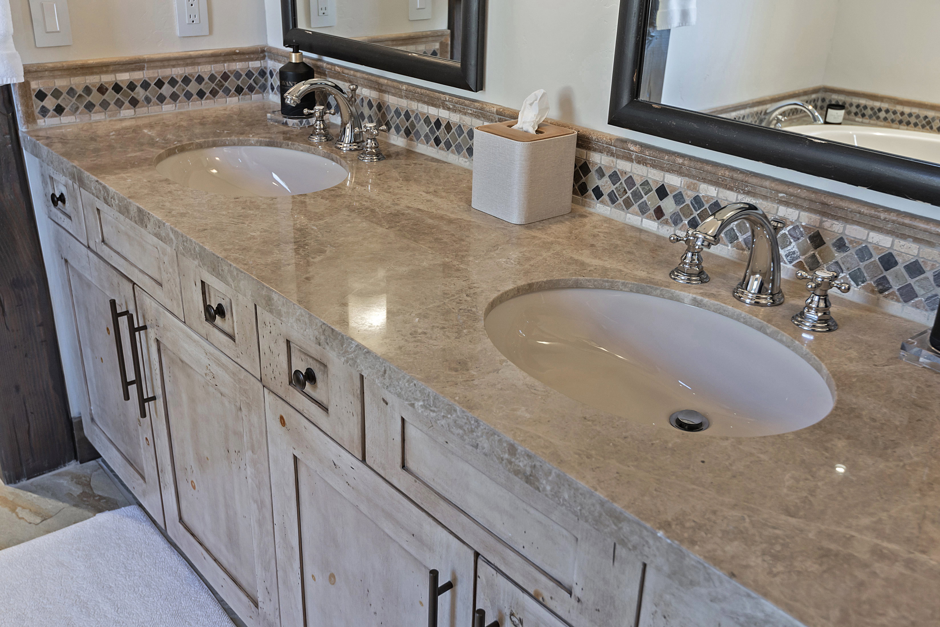 Full bathroom with double vanity and tasteful backsplash