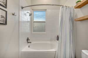 Bathroom featuring tiled shower / bath